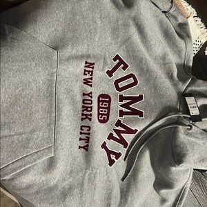 Tommy Hilfiger Gray Sweatshirt with Maroon Accents